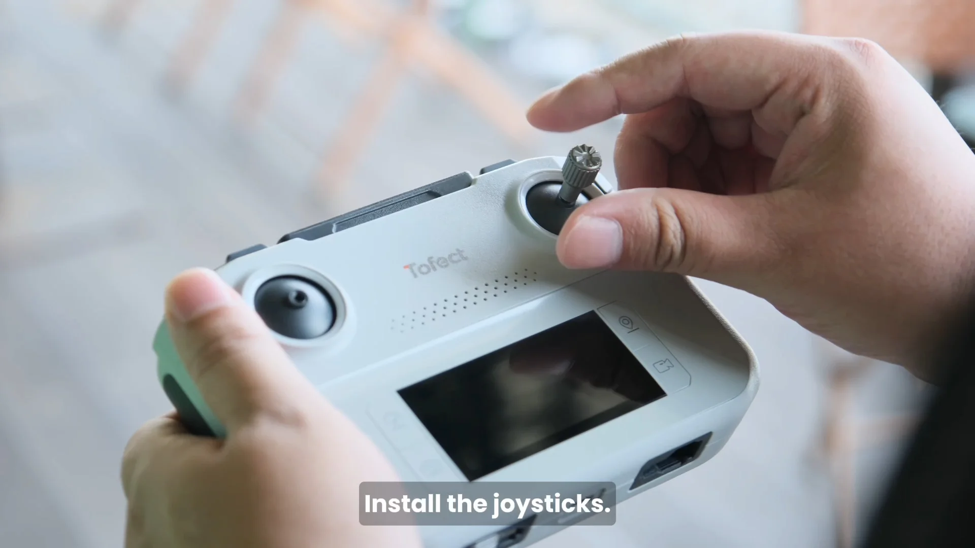 04-install-controller-joysticks.webp