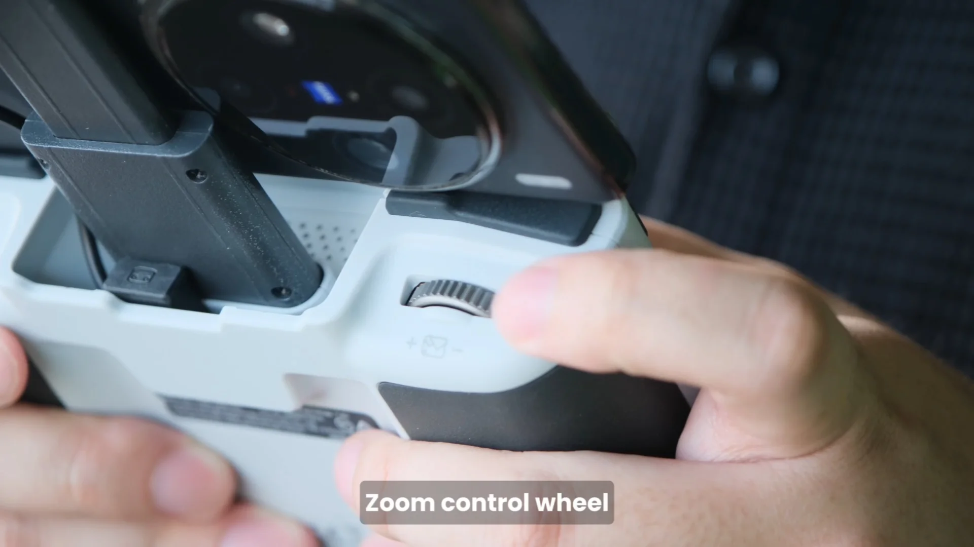 23-use-zoom-control-wheel.webp